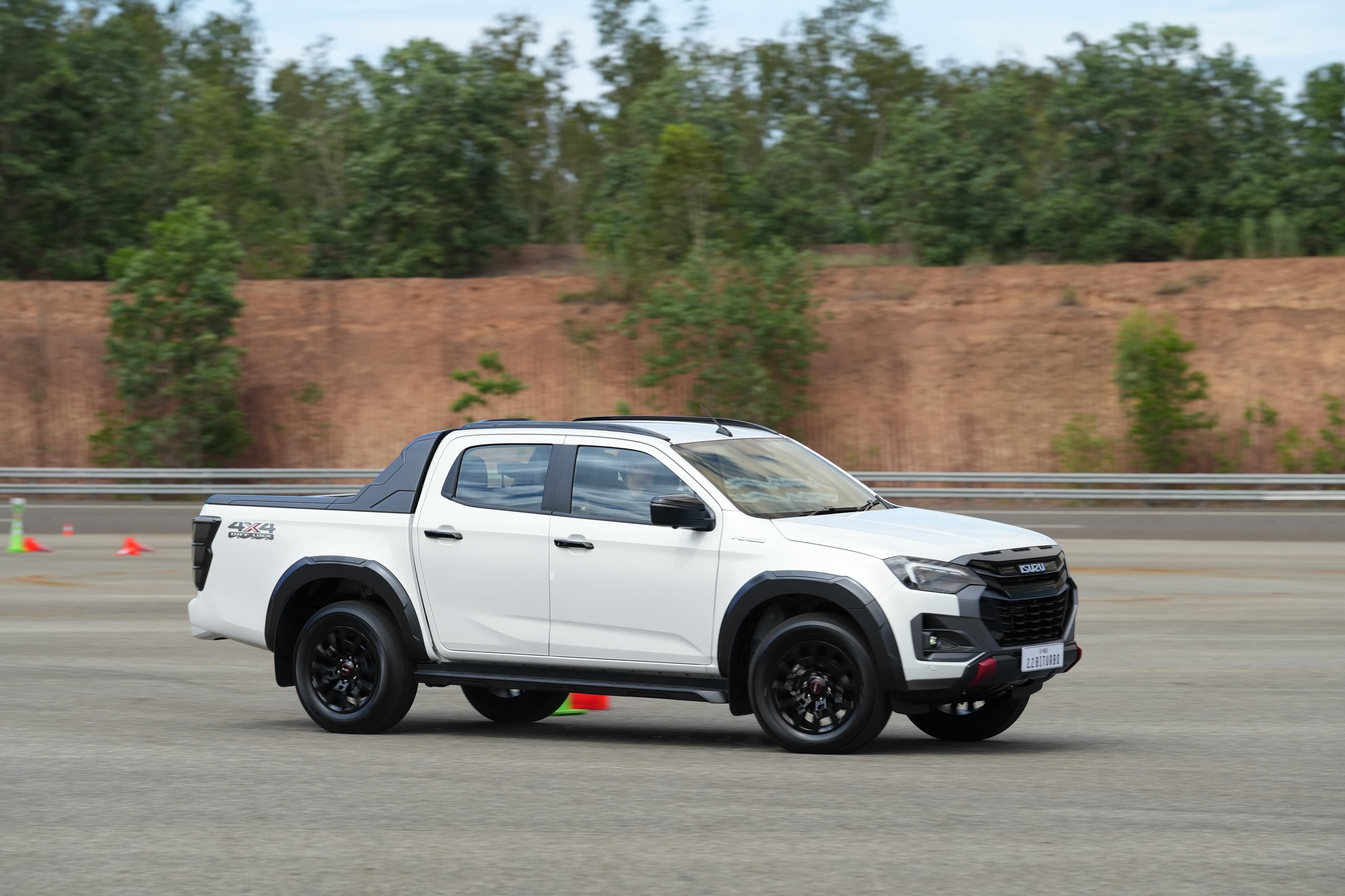 ครั้งแรกในโลก อีซูซุ ขุมพลังใหม่ ISUZU 2.2 Ddi MAXFORCE Biturbo รองรับไบโอดีเซล B20 ทั้งใน D-MAX และ MU-X ใหม่